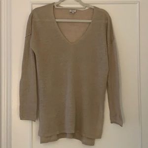 Aritzia linen lightweight v-neck